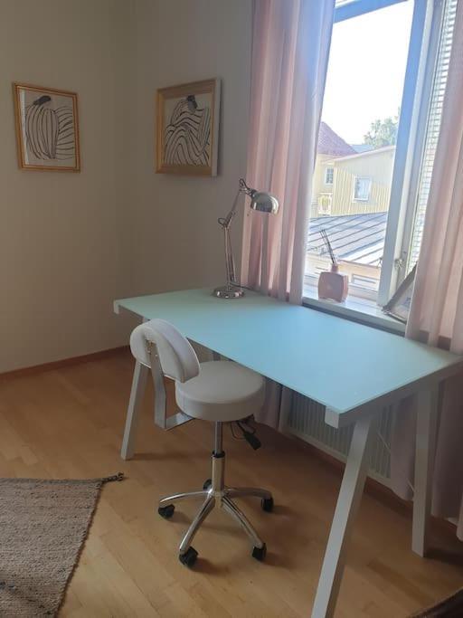 Centrala Stan- 2-Rums Gaestsvit, Perfekt Foer Kollegor Som Oenskar Separata Rum Umeå Buitenkant foto