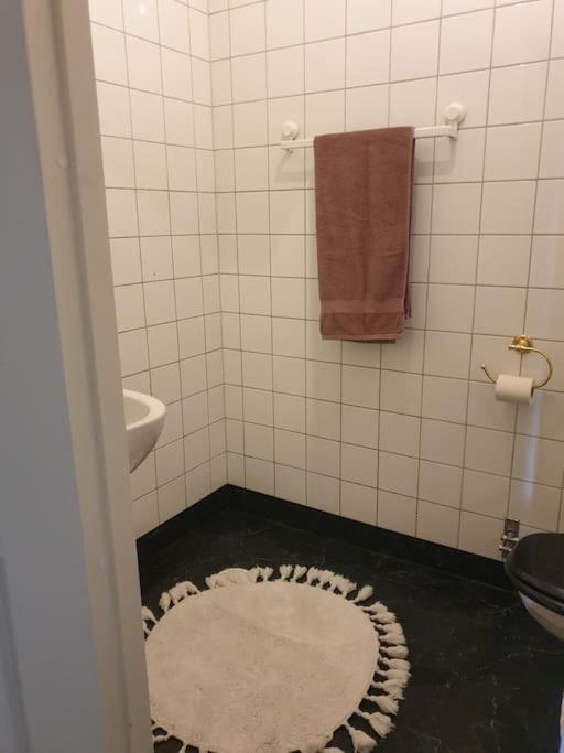 Centrala Stan- 2-Rums Gaestsvit, Perfekt Foer Kollegor Som Oenskar Separata Rum Umeå Buitenkant foto